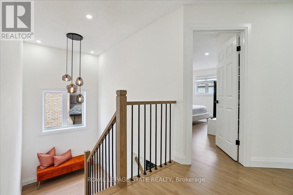 Photo 5 of 54 Ivybridge Drive, Hamilton ON