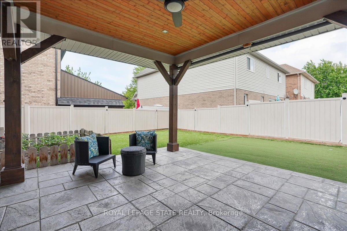 Photo 8 of 54 Ivybridge Drive, Hamilton ON