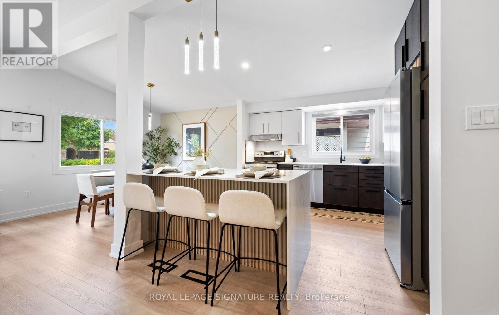 Photo 11 of 105 Lilacside Drive, Hamilton ON