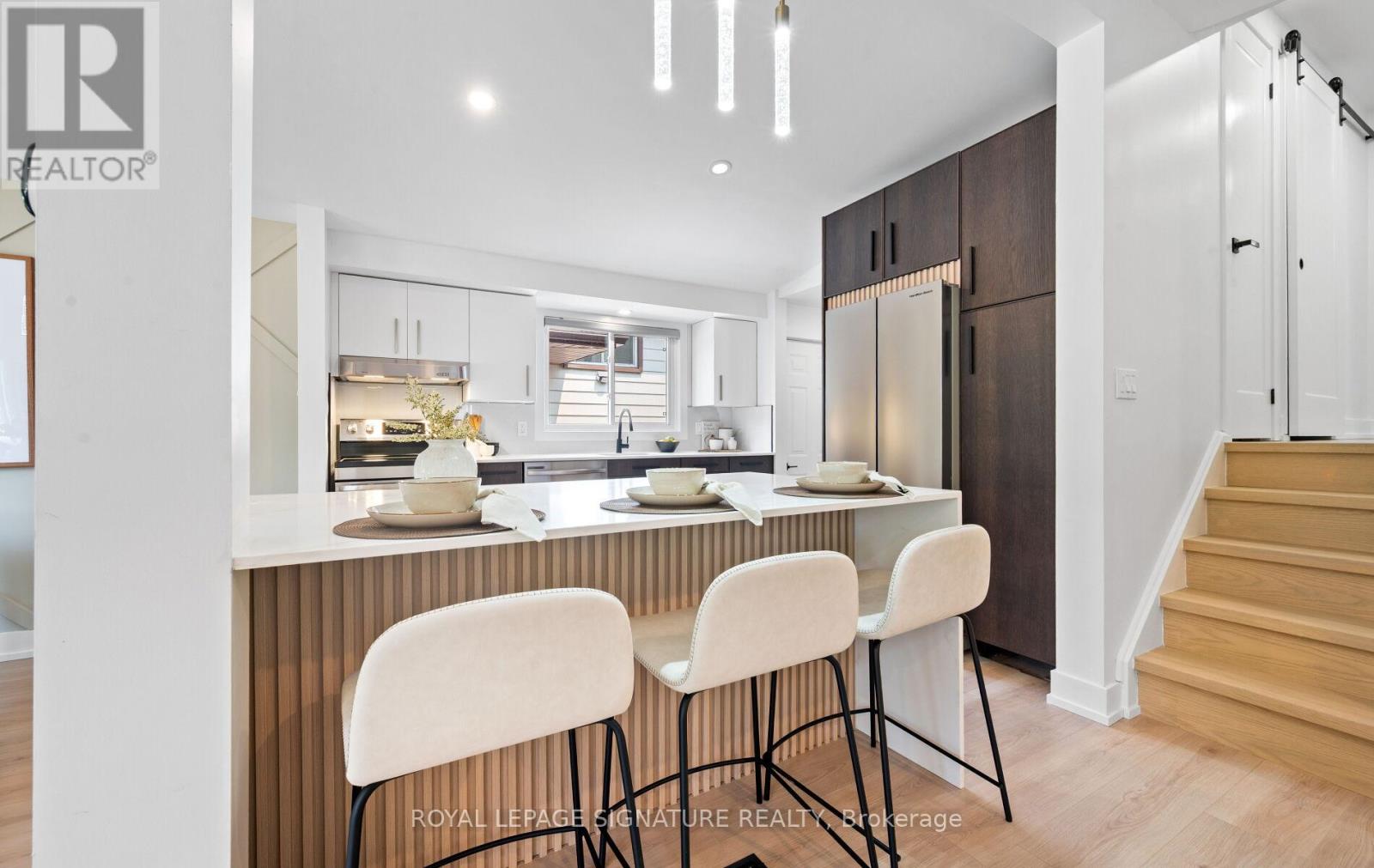 Photo 12 of 105 Lilacside Drive, Hamilton ON