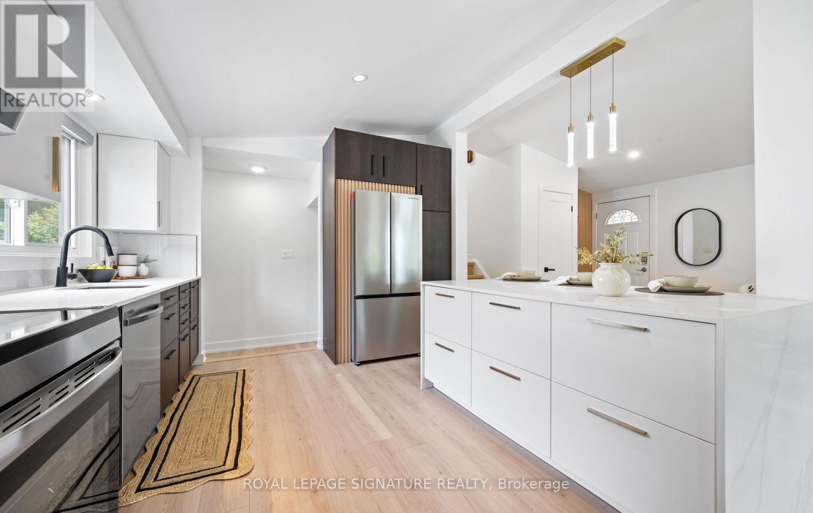 Photo 13 of 105 Lilacside Drive, Hamilton ON