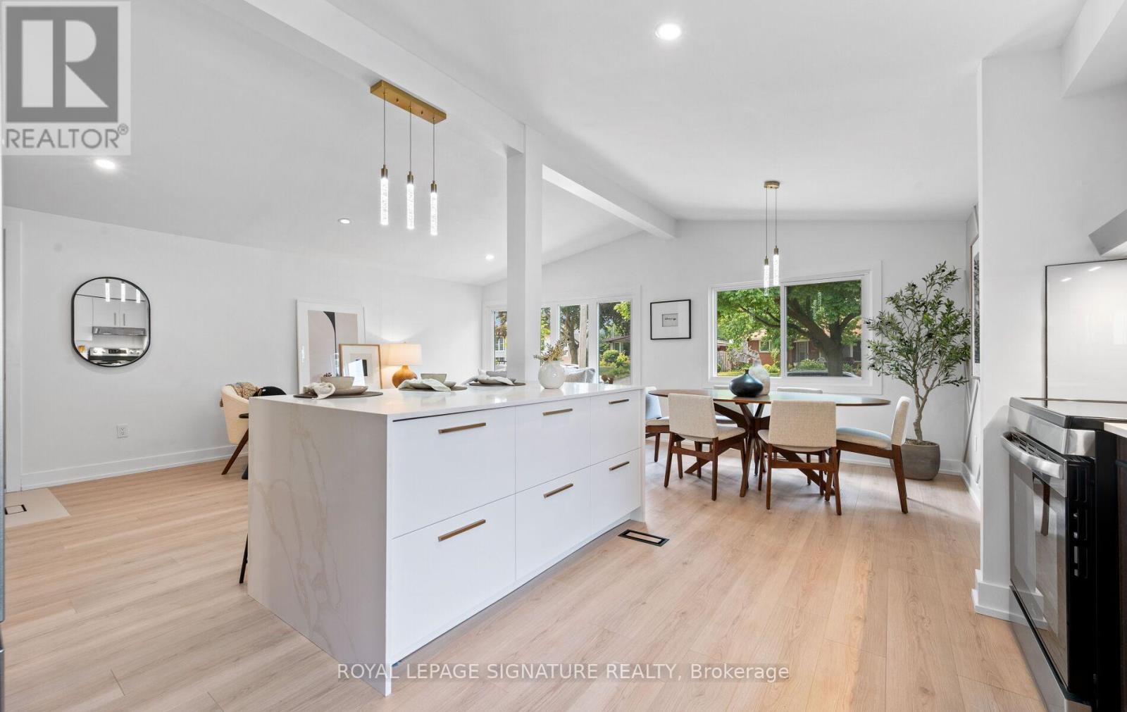 Photo 14 of 105 Lilacside Drive, Hamilton ON