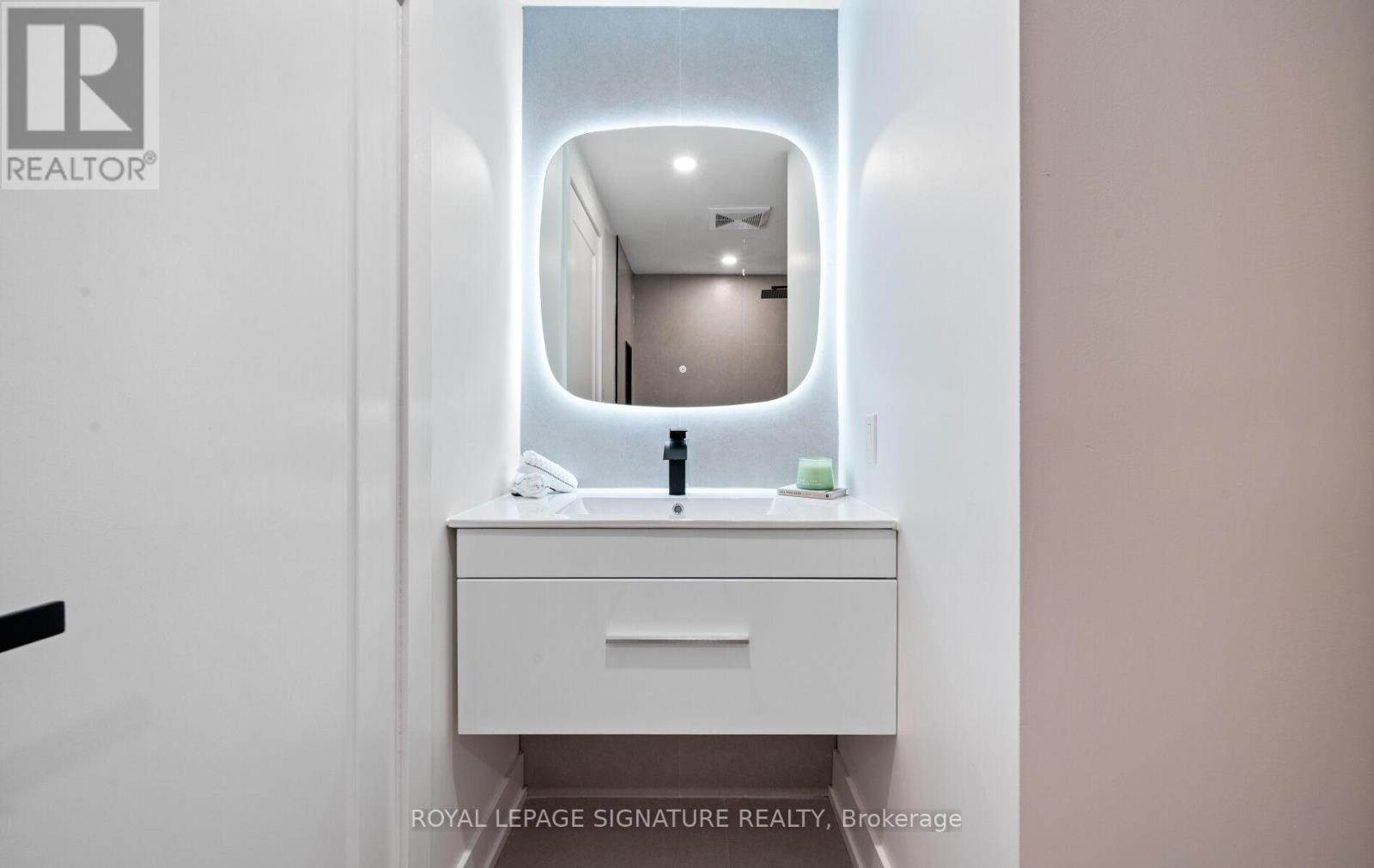 Photo 22 of 105 Lilacside Drive, Hamilton ON