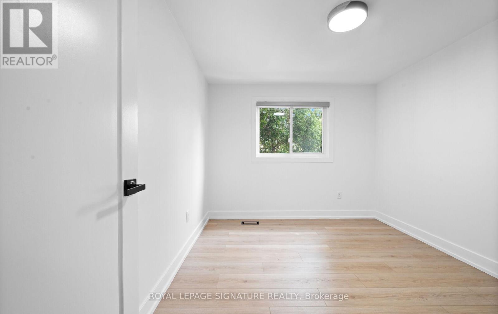 Photo 23 of 105 Lilacside Drive, Hamilton ON