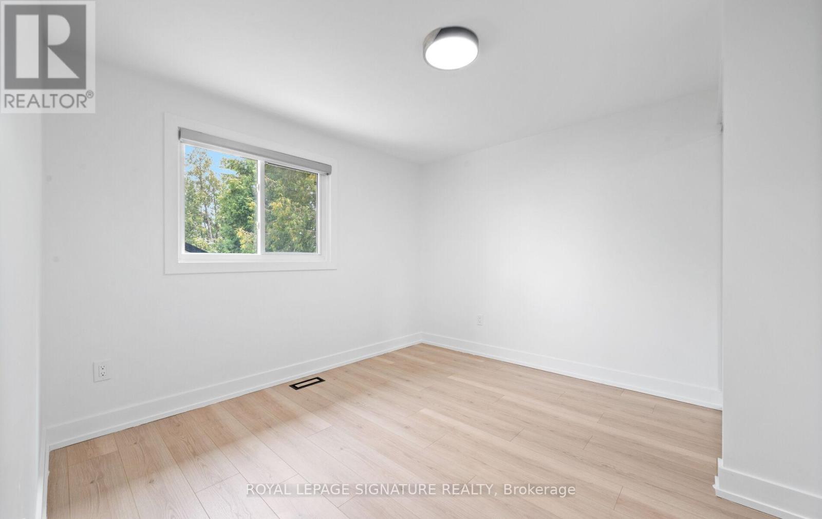 Photo 24 of 105 Lilacside Drive, Hamilton ON