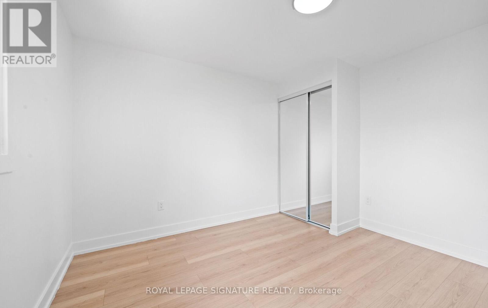 Photo 25 of 105 Lilacside Drive, Hamilton ON