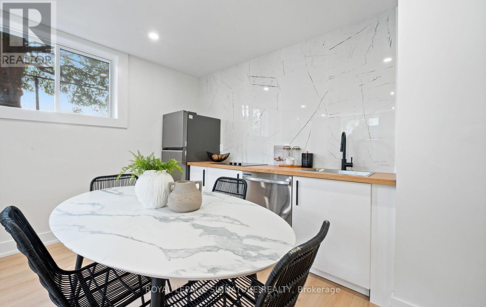 Photo 34 of 105 Lilacside Drive, Hamilton ON