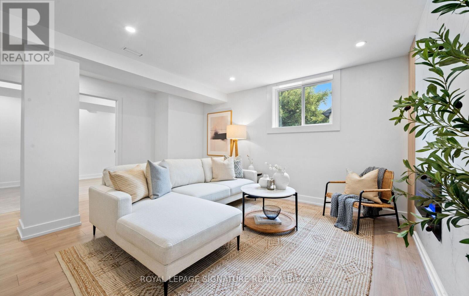 Photo 35 of 105 Lilacside Drive, Hamilton ON