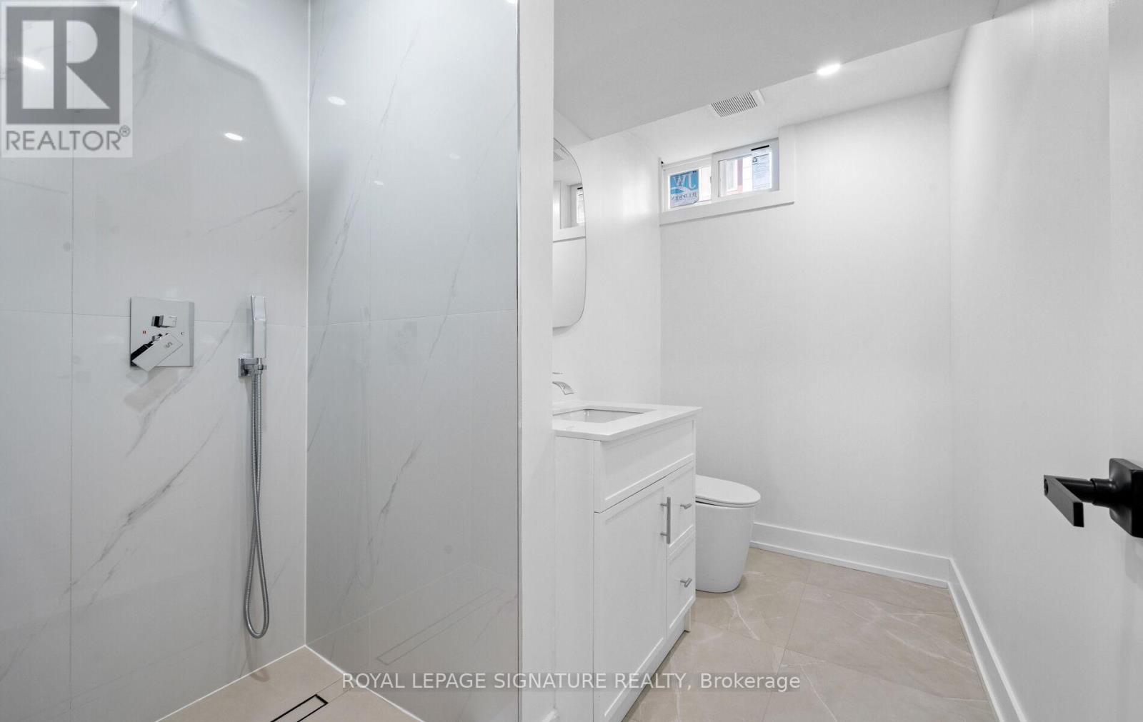 Photo 37 of 105 Lilacside Drive, Hamilton ON