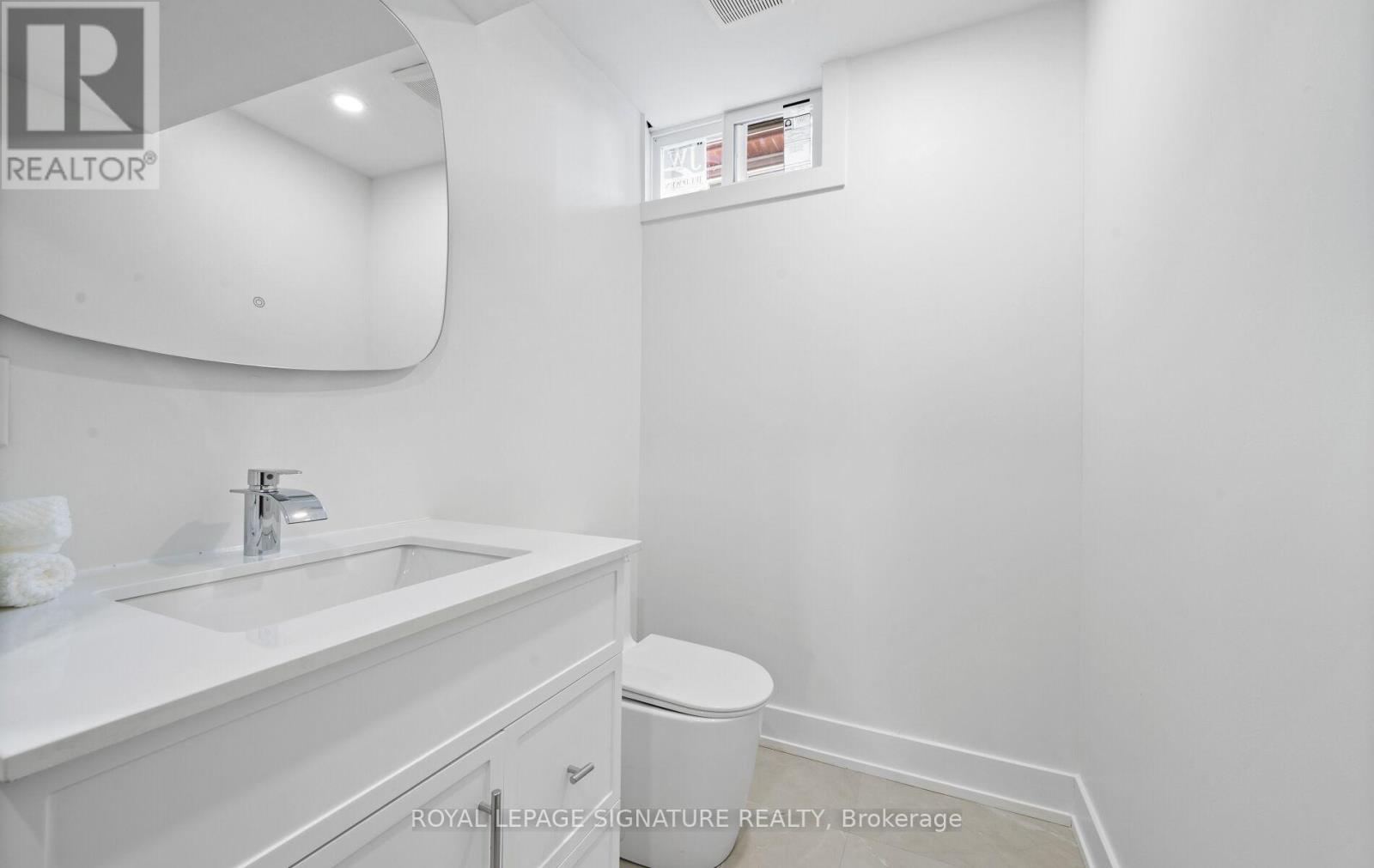 Photo 38 of 105 Lilacside Drive, Hamilton ON