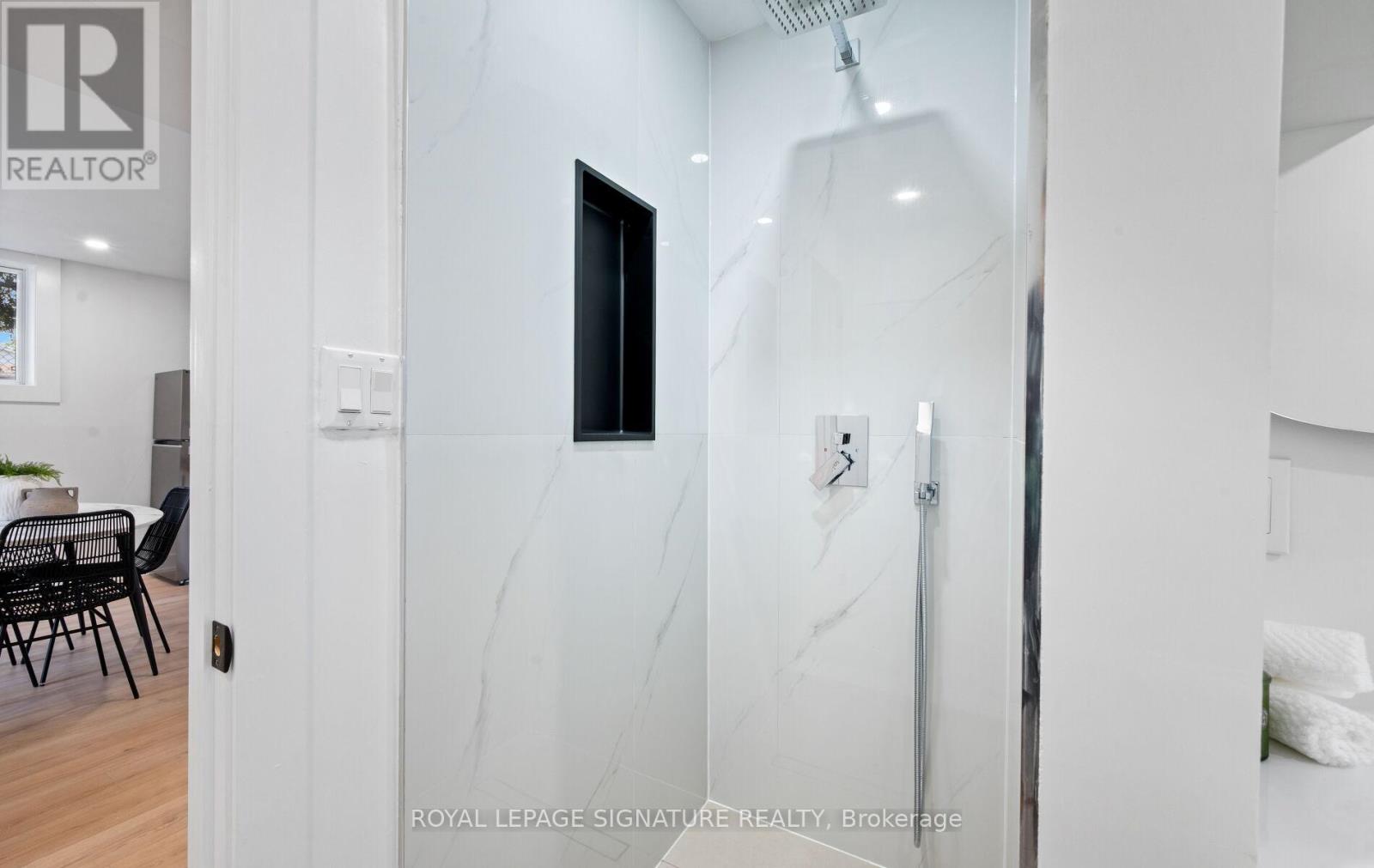 Photo 40 of 105 Lilacside Drive, Hamilton ON