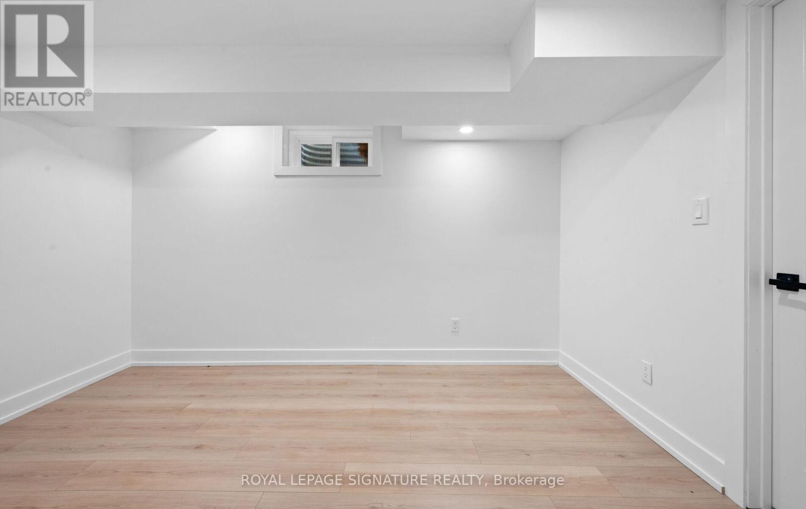Photo 43 of 105 Lilacside Drive, Hamilton ON