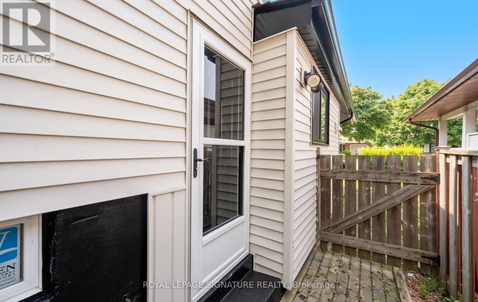 Photo 46 of 105 Lilacside Drive, Hamilton ON