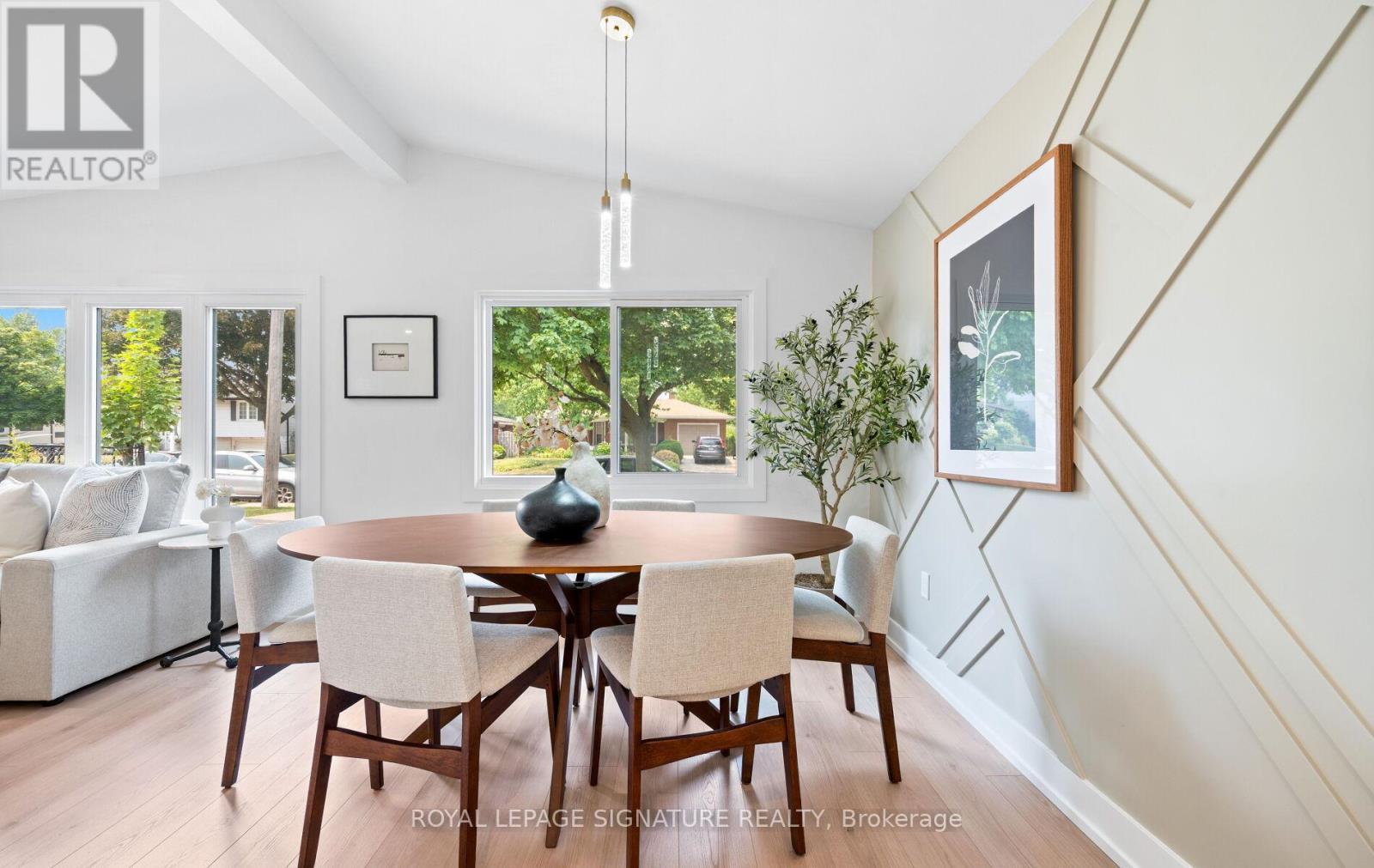 Photo 9 of 105 Lilacside Drive, Hamilton ON