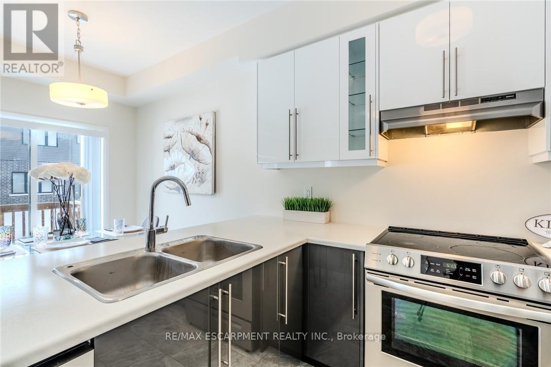 Photo 9 of 21 Bowery Road, Brantford ON