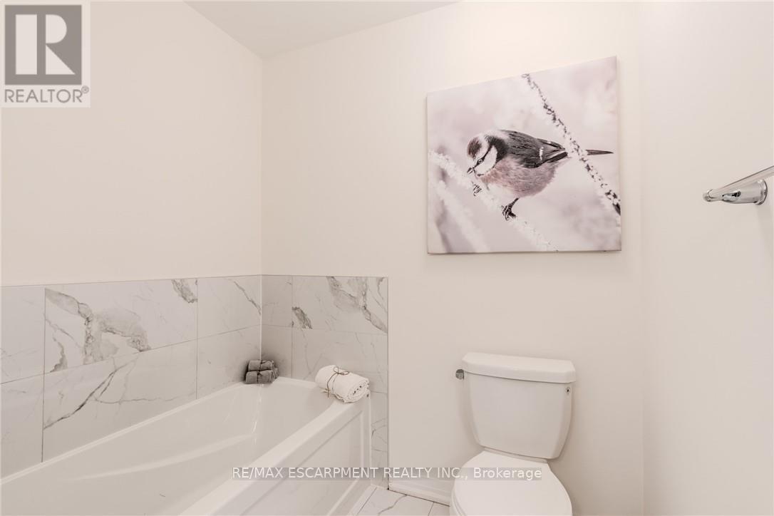 Photo 46 of 21 Bowery Road, Brantford ON