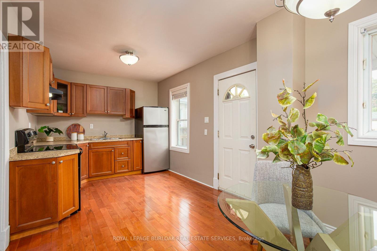 Photo 12 of 209 Weir Street N, Hamilton ON