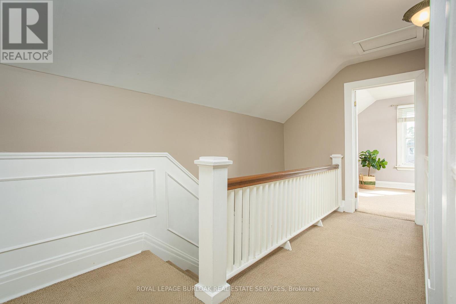 Photo 5 of 209 Weir Street N, Hamilton ON