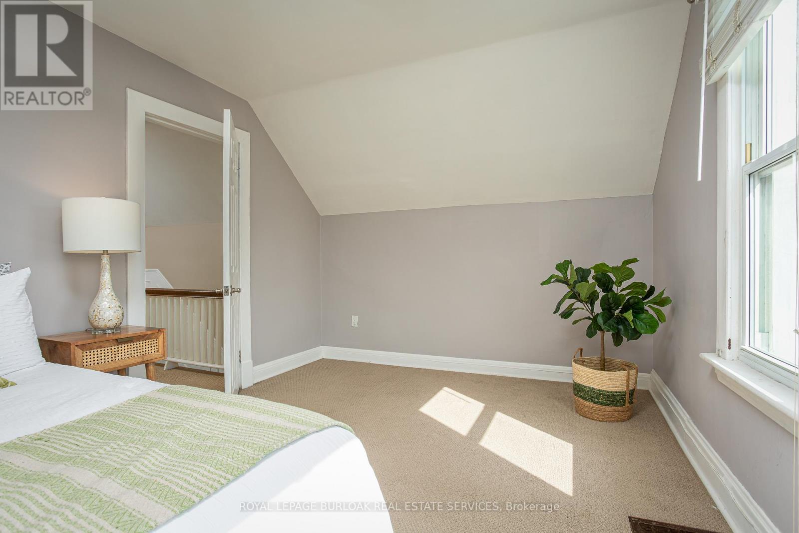 Photo 4 of 209 Weir Street N, Hamilton ON