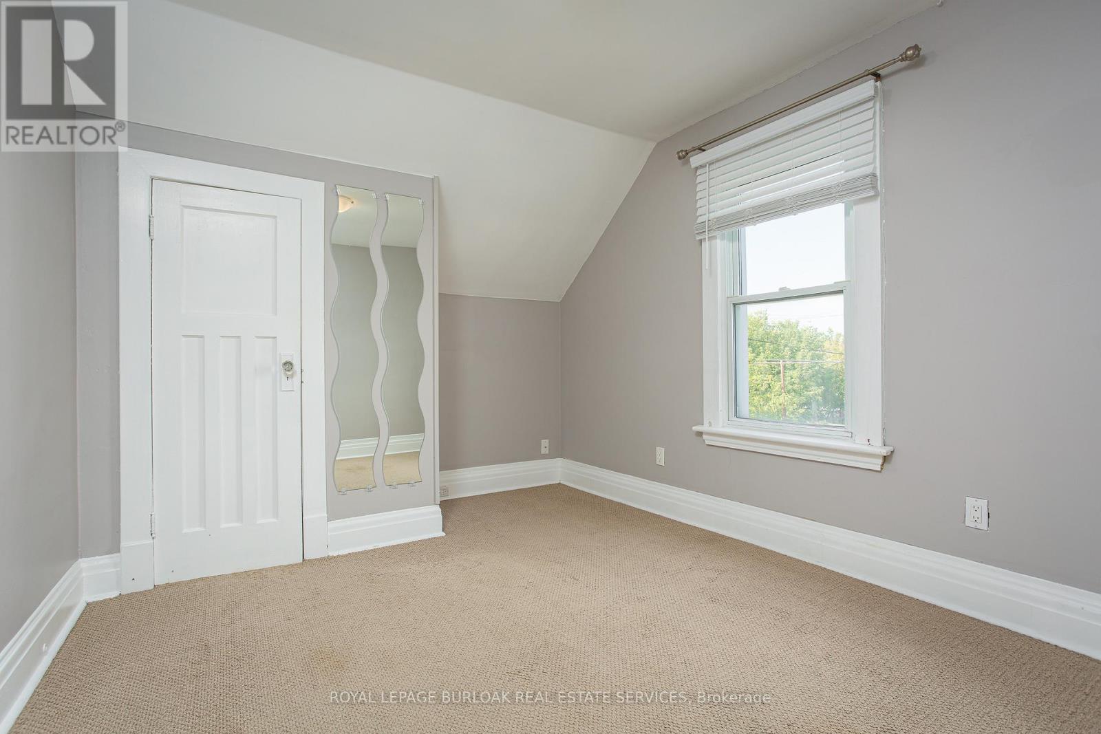 Photo 11 of 209 Weir Street N, Hamilton ON