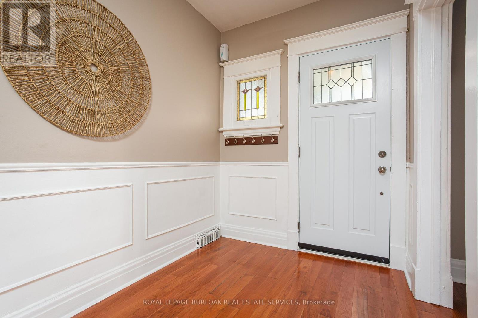 Photo 10 of 209 Weir Street N, Hamilton ON