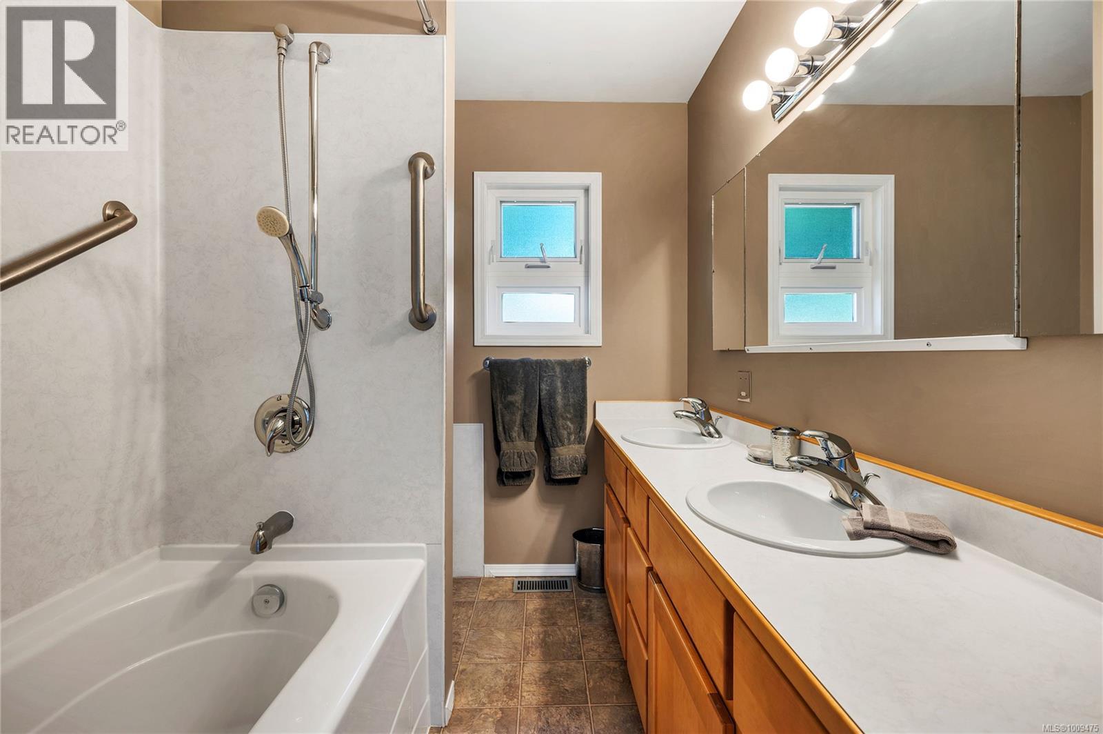 Photo 19 of 4255 Discovery Dr, Campbell River BC