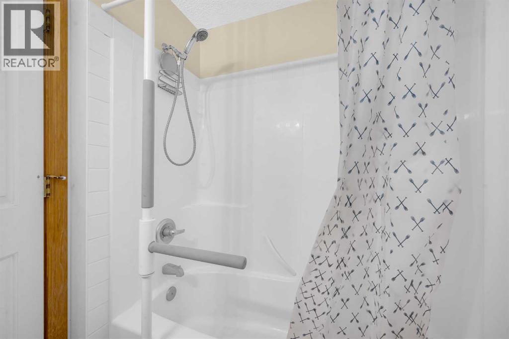 Single Family House Loft for Sale in    Avenue NE Mayland Heights Calgary 