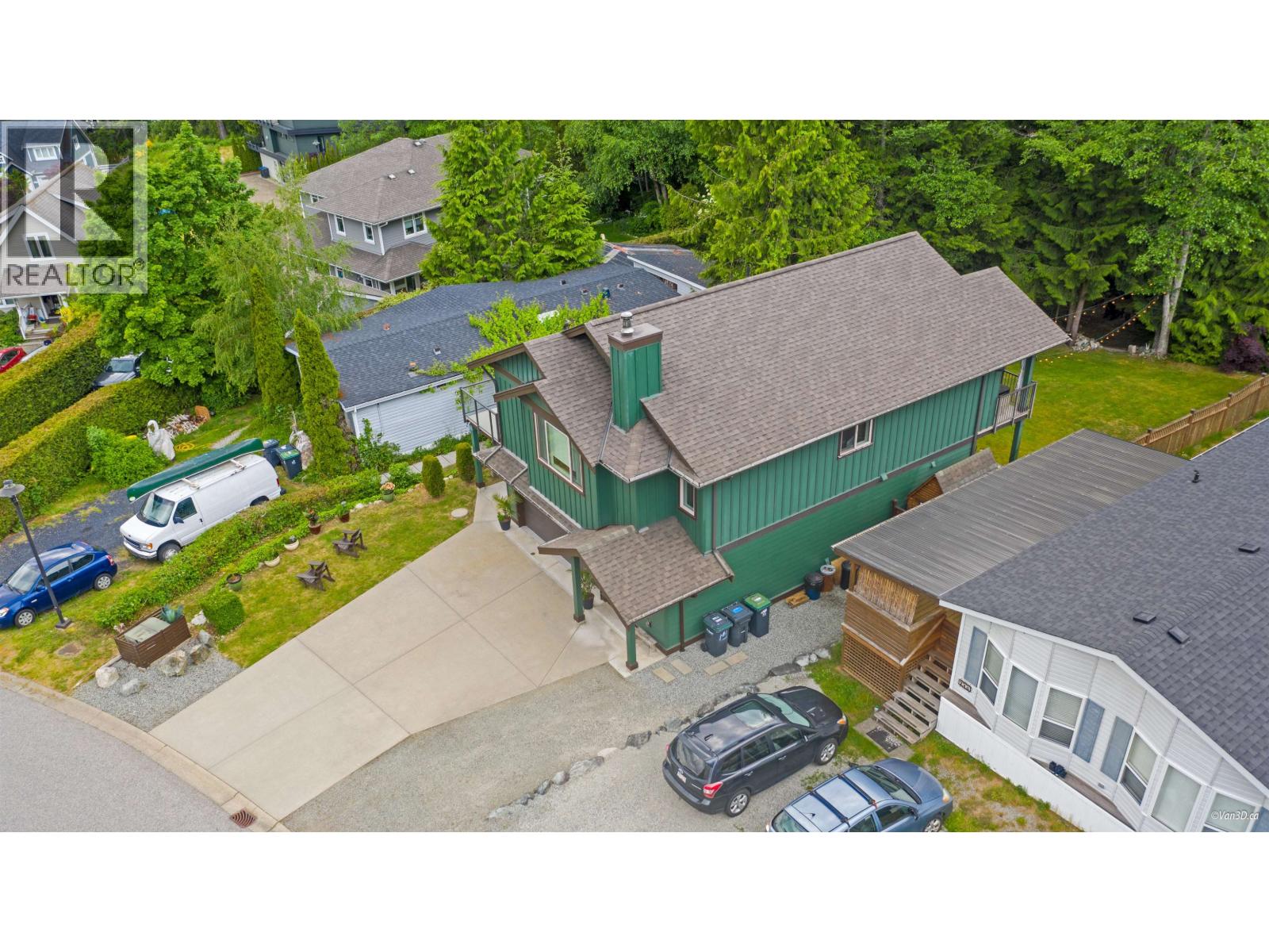 Photo 16 of 746 Upper Crescent, Squamish BC