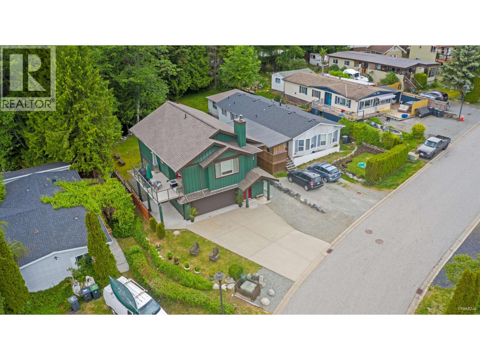 Photo 18 of 746 Upper Crescent, Squamish BC