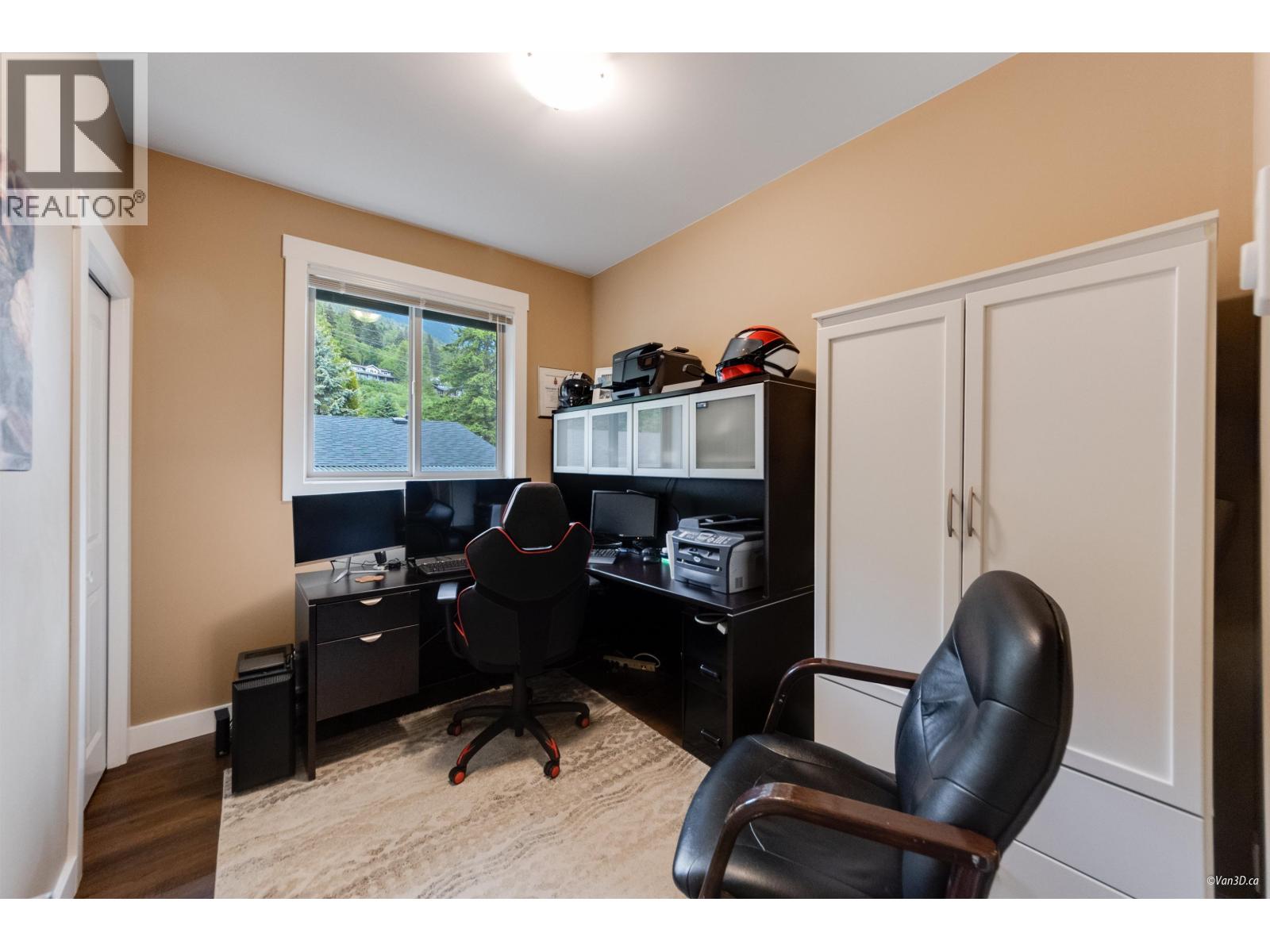 Photo 19 of 746 Upper Crescent, Squamish BC
