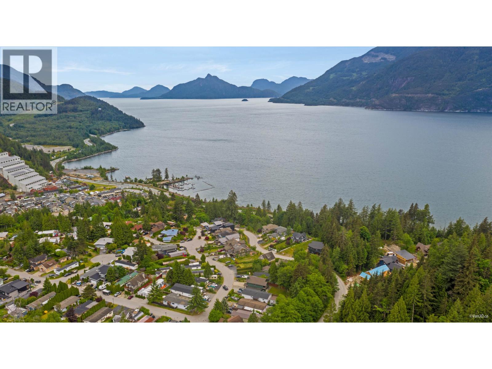 Photo 30 of 746 Upper Crescent, Squamish BC