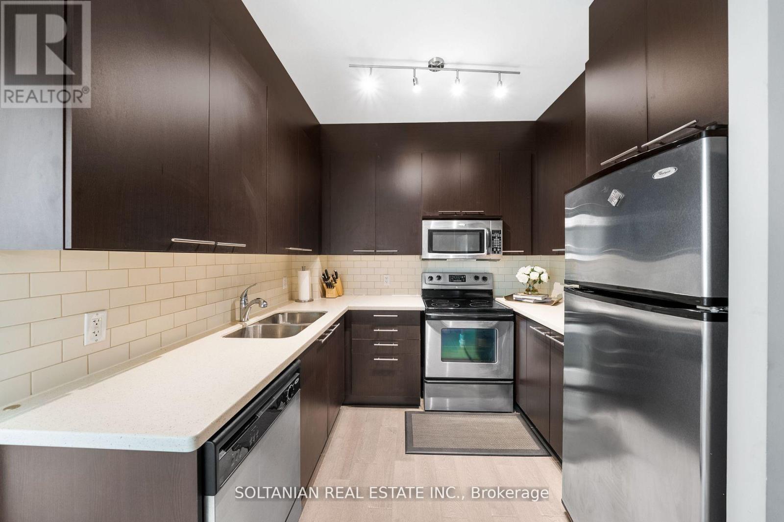 Photo 10 of 105 88 Broadway Avenue, Toronto ON