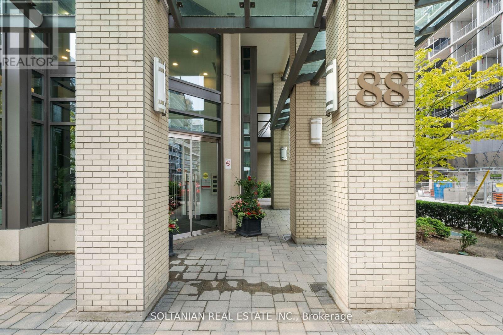 Photo 13 of 105 88 Broadway Avenue, Toronto ON