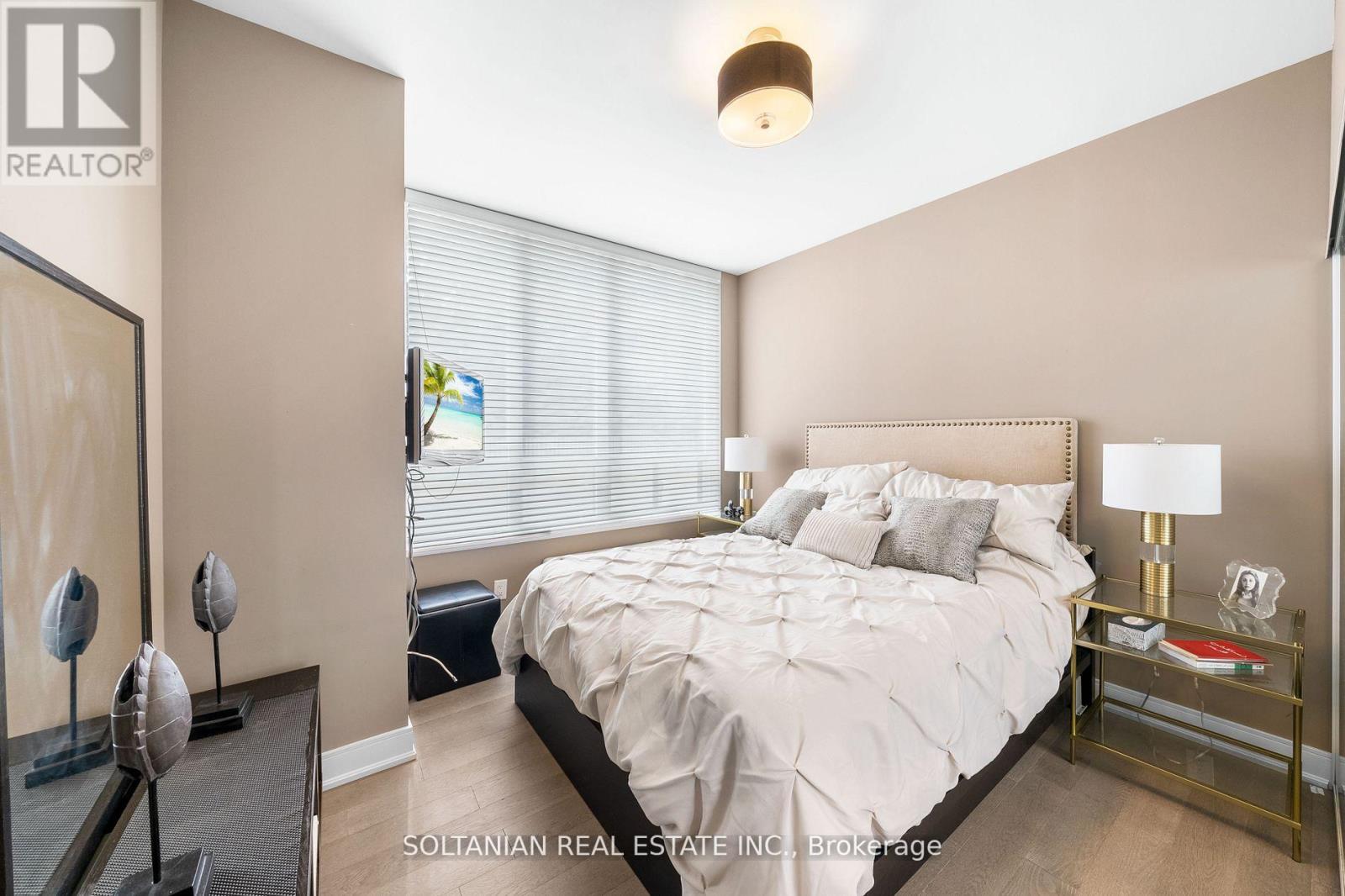 Photo 15 of 105 88 Broadway Avenue, Toronto ON
