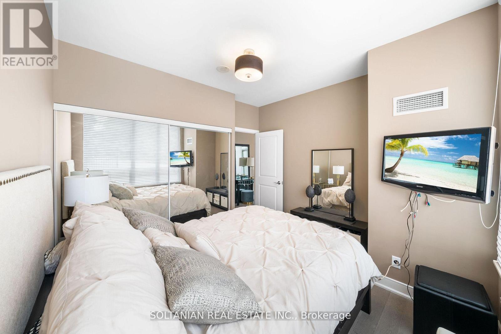 Photo 16 of 105 88 Broadway Avenue, Toronto ON