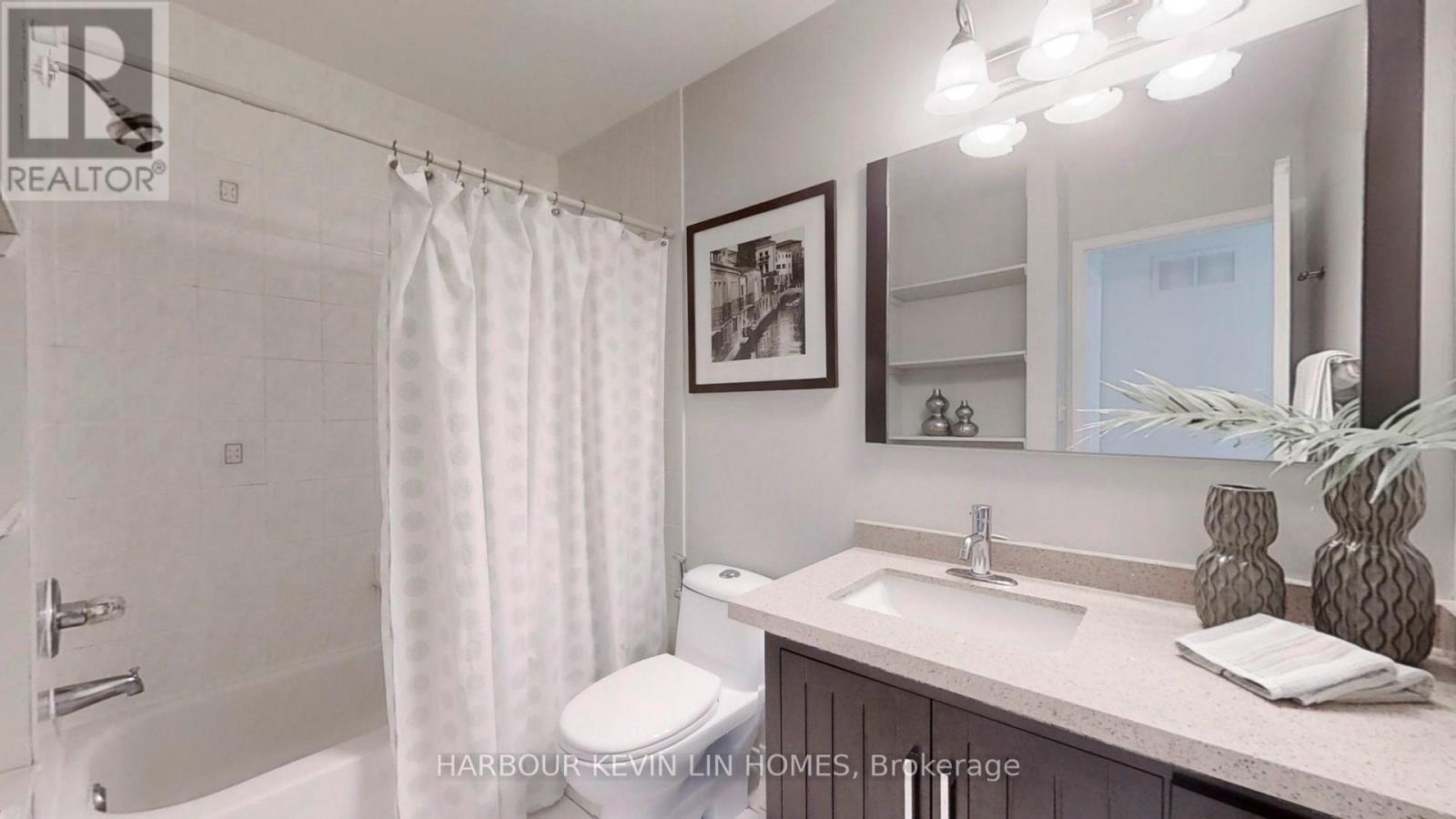 Photo 10 of 8 Hacienda Drive, Richmond Hill ON