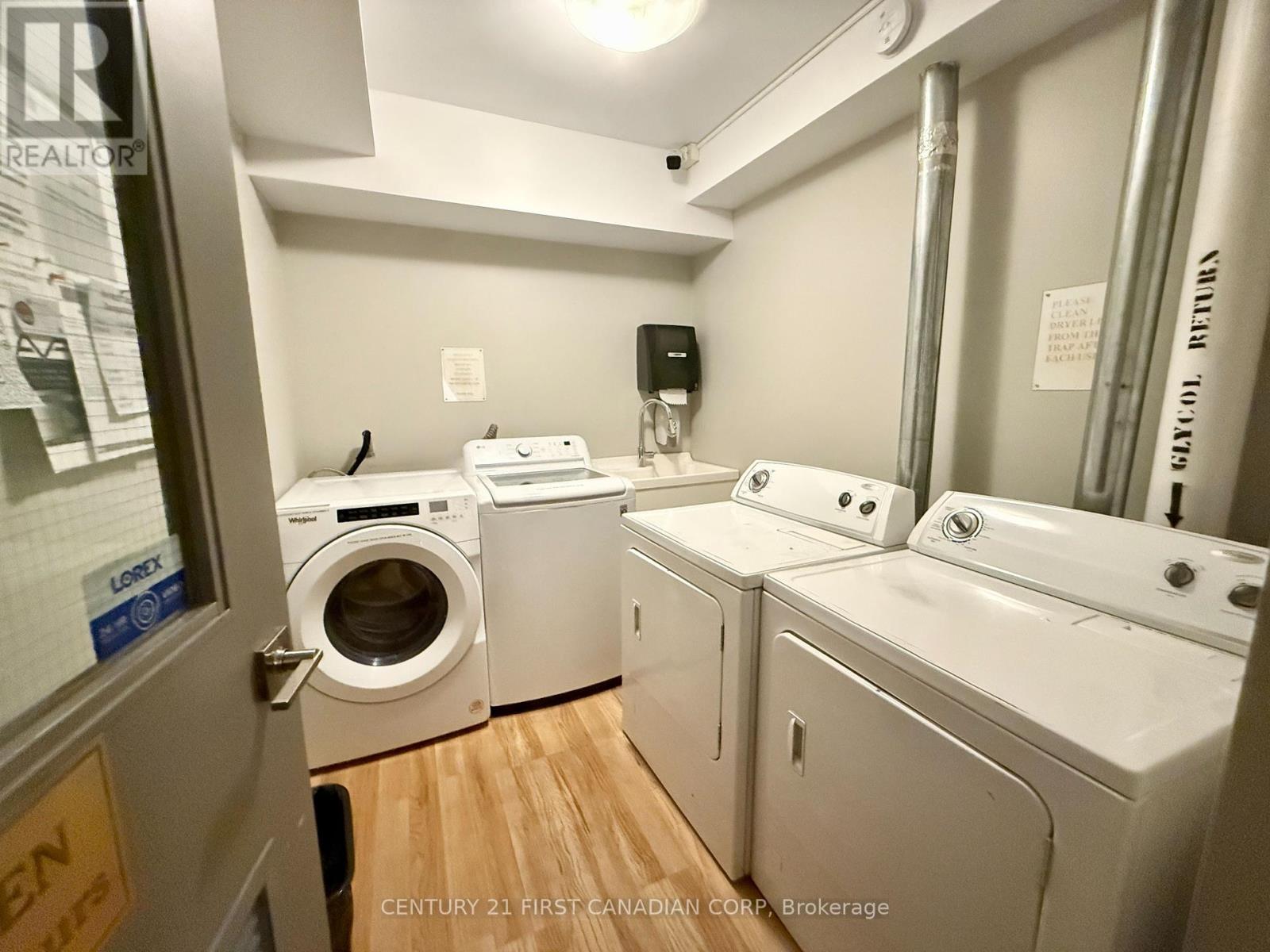 Photo 9 of 210 9 Jacksway Crescent, London North ON