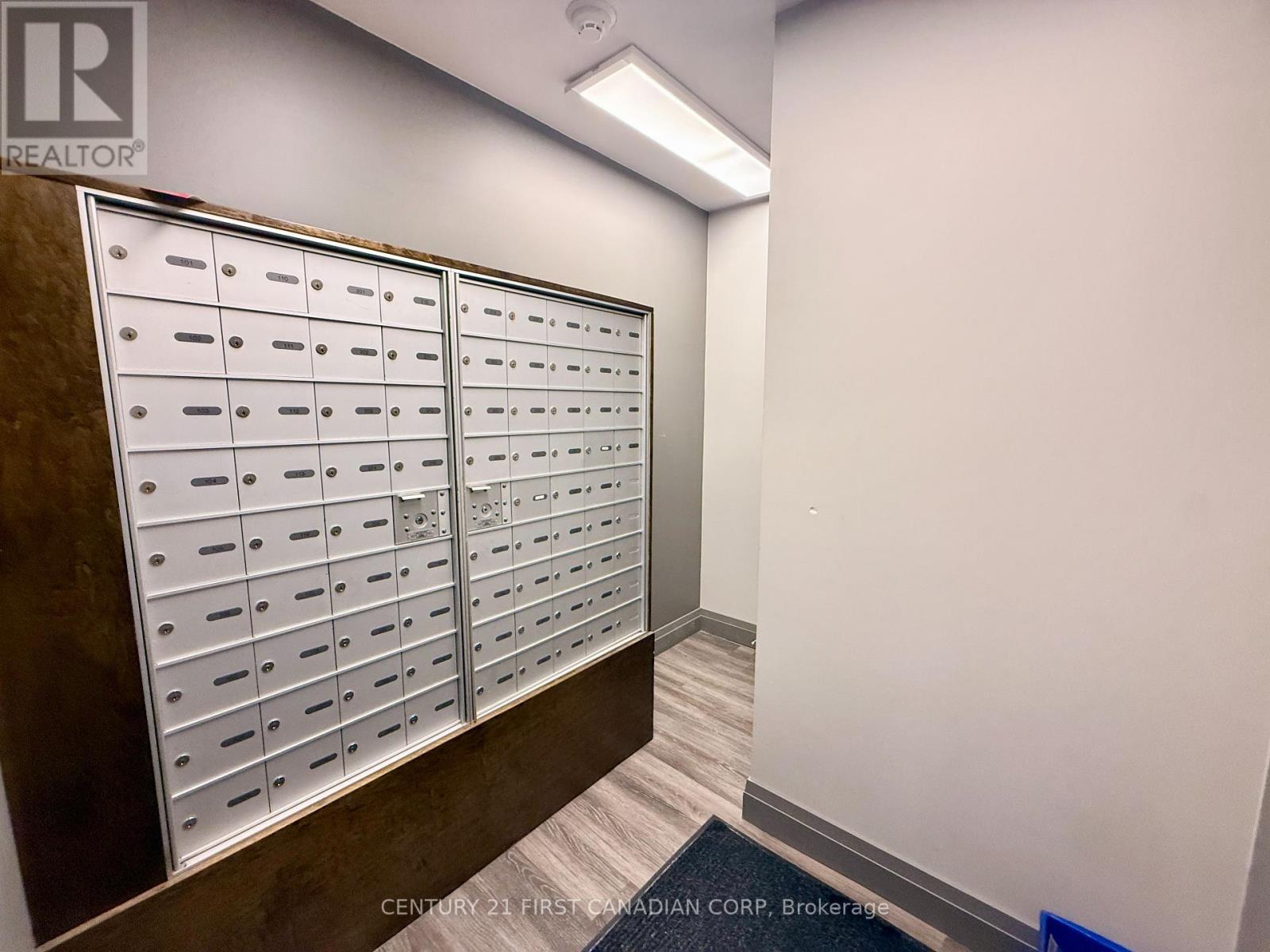 Photo 3 of 210 9 Jacksway Crescent, London North ON