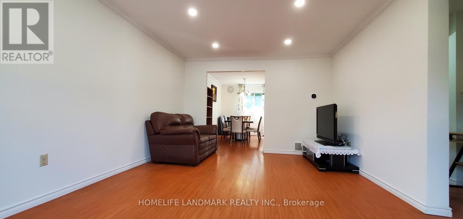 Photo 22 of 102 91 Lamoreaux Drive S, Toronto ON