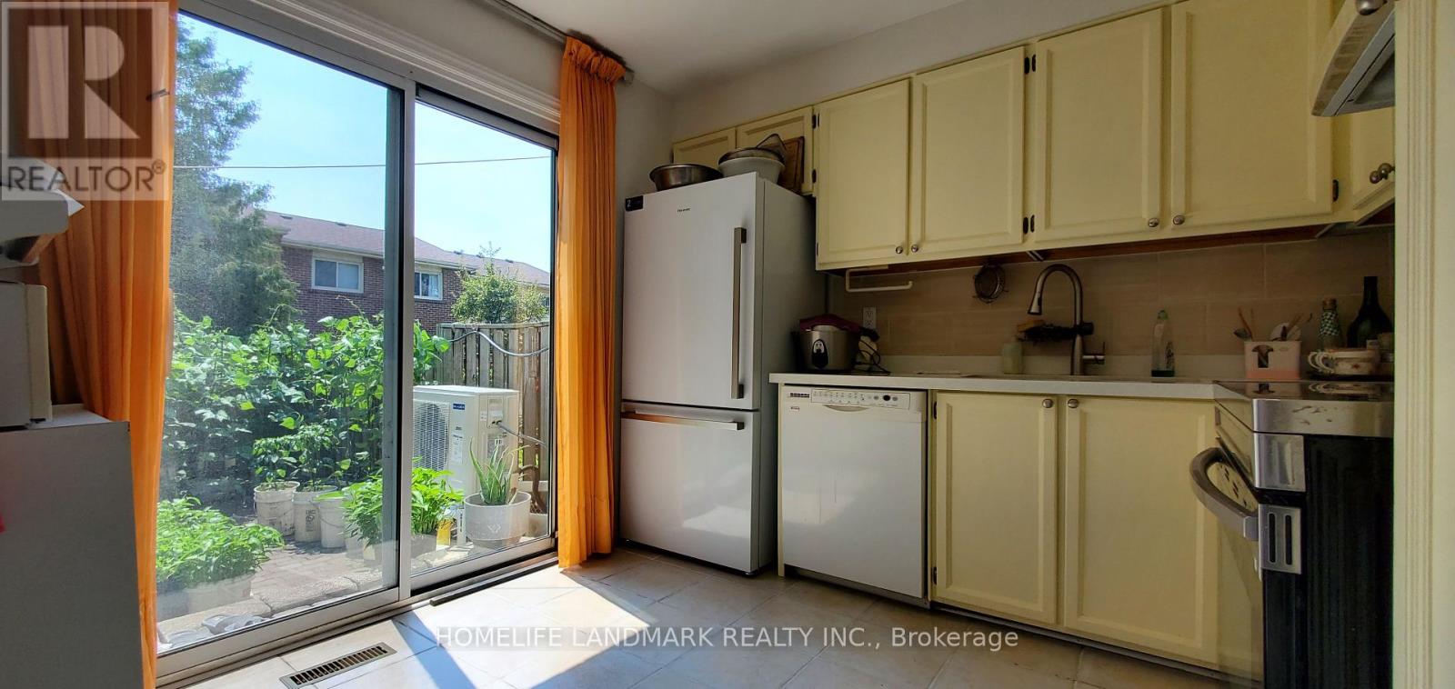 Photo 30 of 102 91 Lamoreaux Drive S, Toronto ON