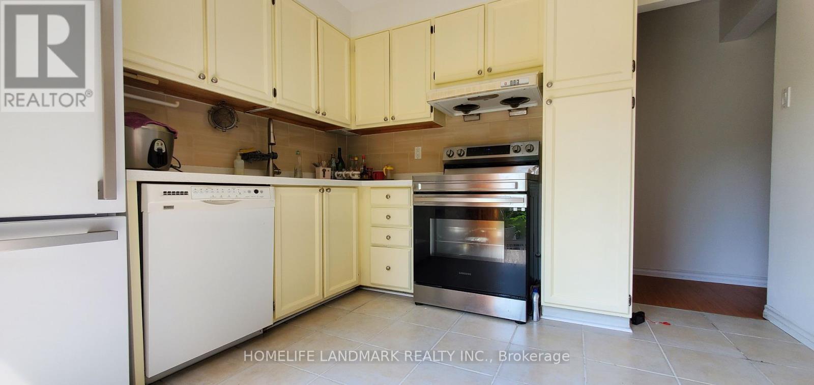 Photo 19 of 102 91 Lamoreaux Drive S, Toronto ON
