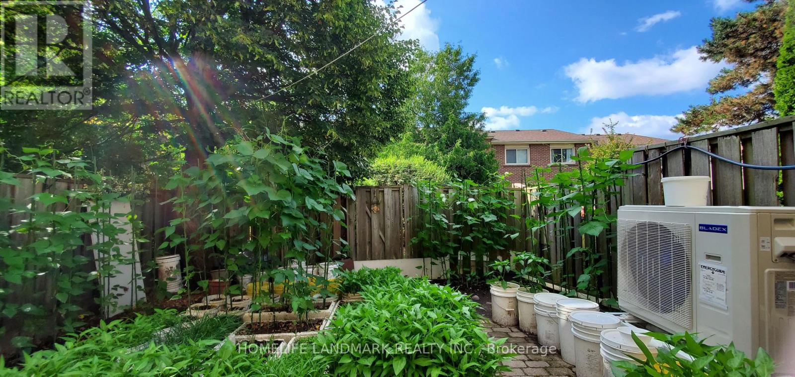 Photo 28 of 102 91 Lamoreaux Drive S, Toronto ON