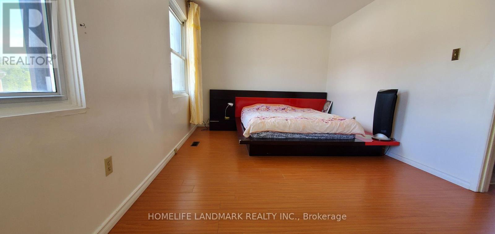 Photo 27 of 102 91 Lamoreaux Drive S, Toronto ON