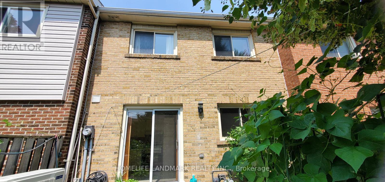 Photo 26 of 102 91 Lamoreaux Drive S, Toronto ON