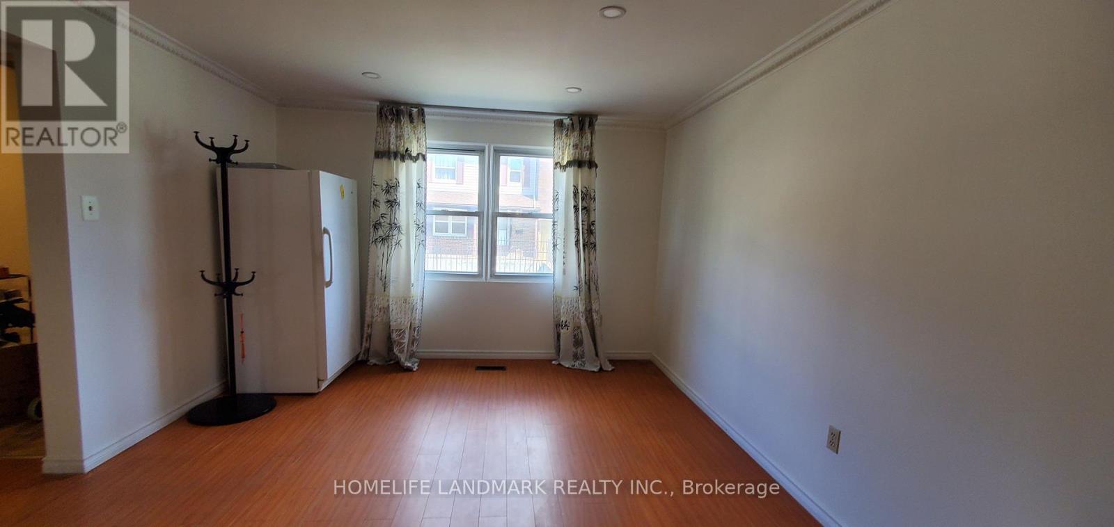 Photo 17 of 102 91 Lamoreaux Drive S, Toronto ON