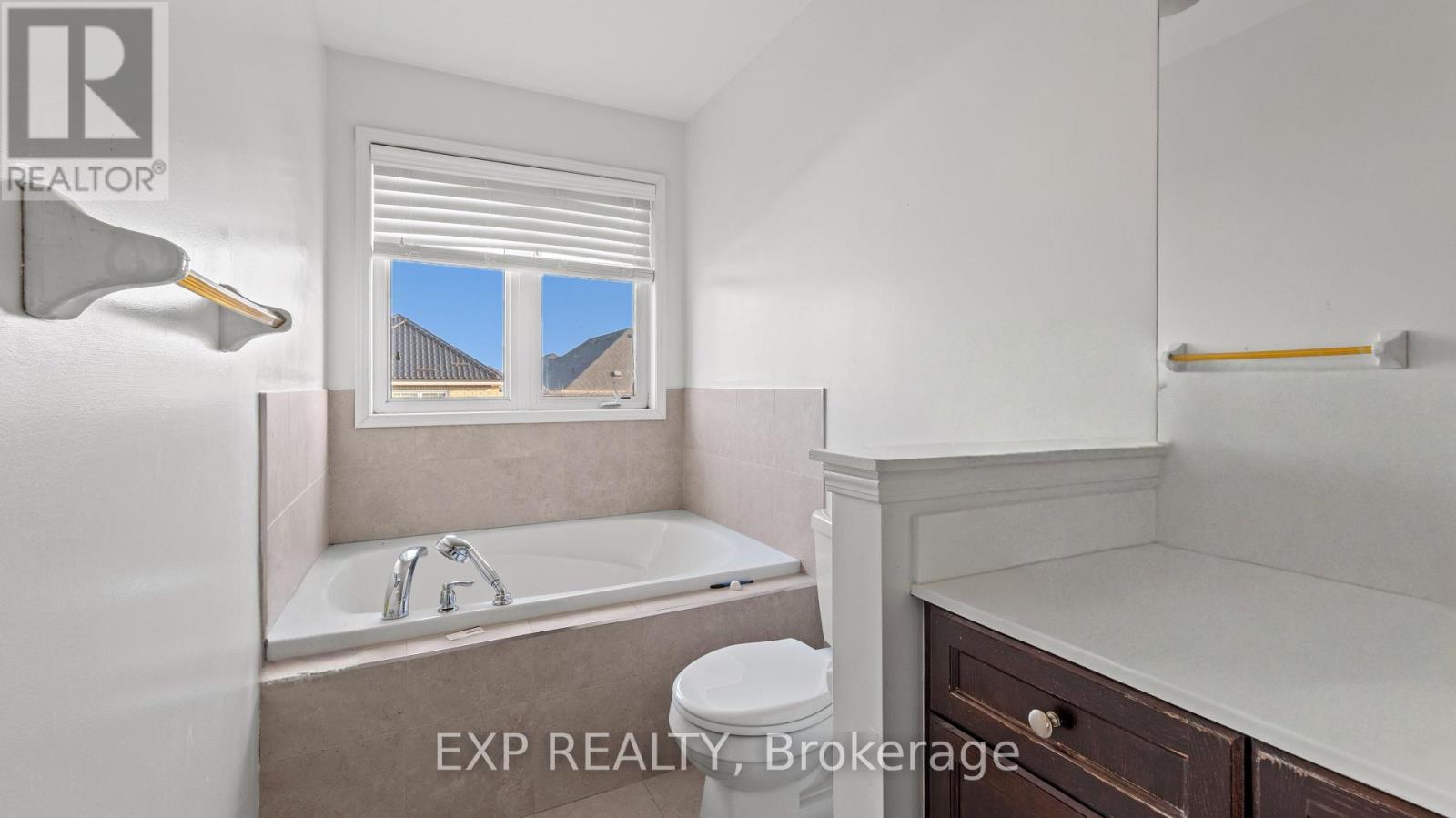 Photo 19 of 54 Tozer Crescent, Ajax ON
