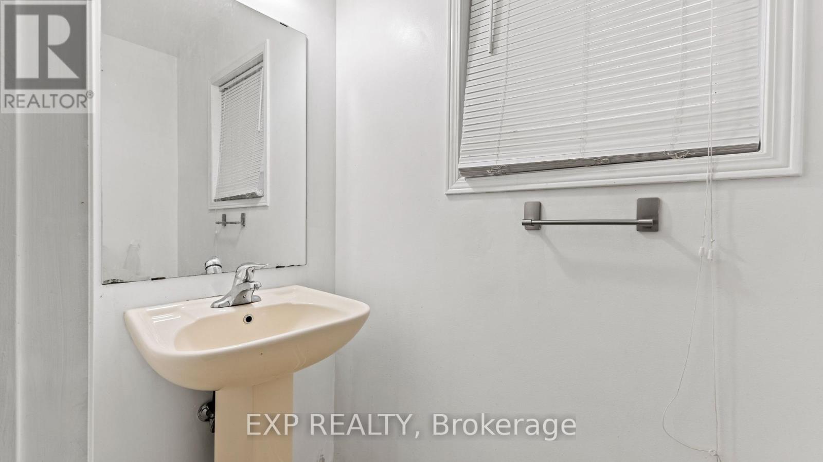 Photo 11 of 54 Tozer Crescent, Ajax ON