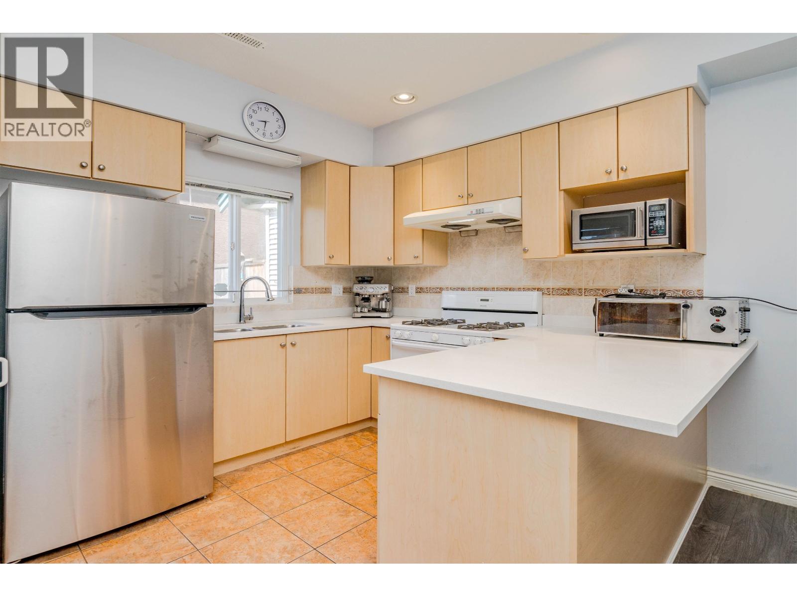 Photo 6 of 25 10411 Hall Avenue, Richmond BC