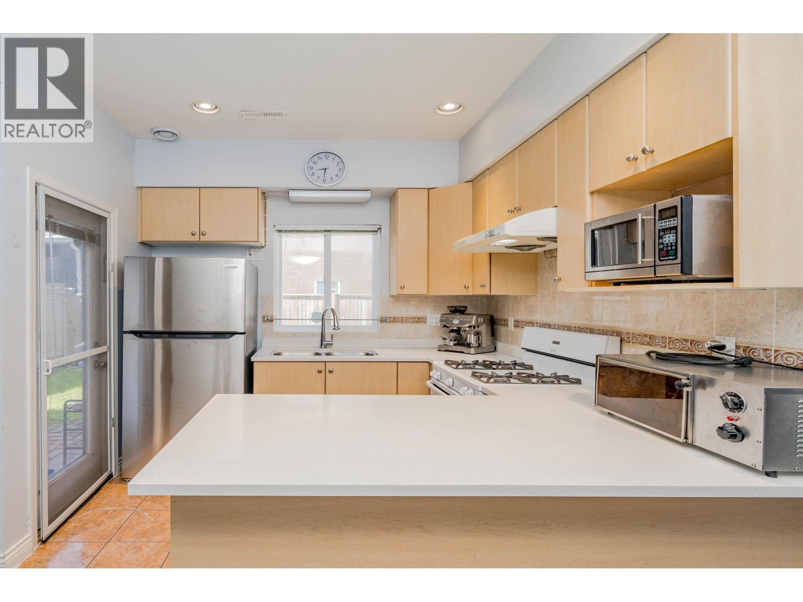 Photo 7 of 25 10411 Hall Avenue, Richmond BC