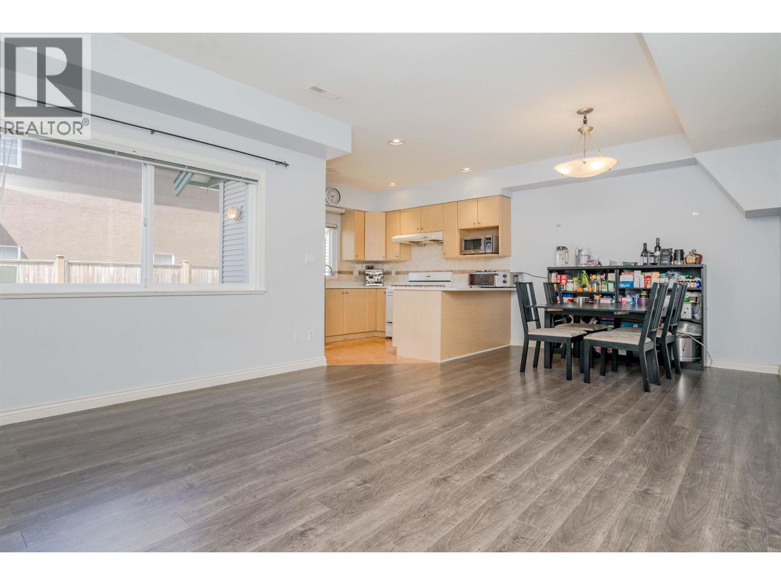 Photo 14 of 25 10411 Hall Avenue, Richmond BC